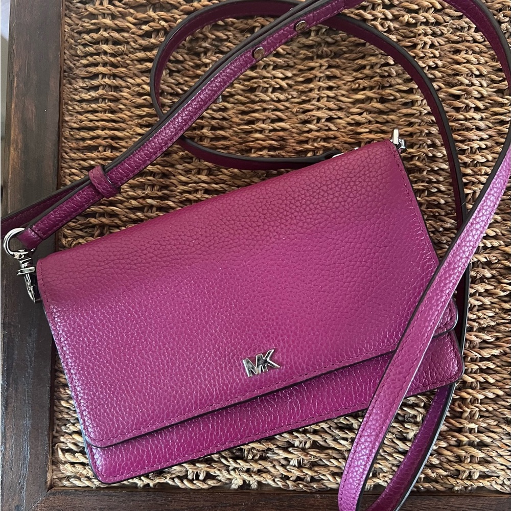 SOLD!Michael kors magenta gorgeous wallet crossbody